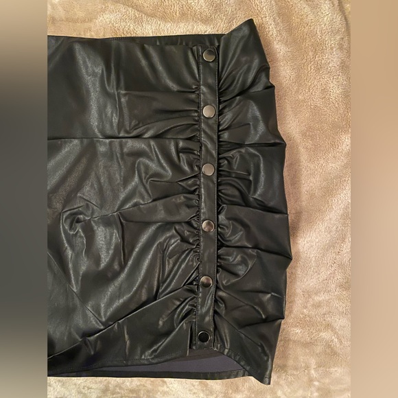 NWT - Forever 21 Faux Leather Skirt w/ Snaps & Ruching - Picture 2 of 6